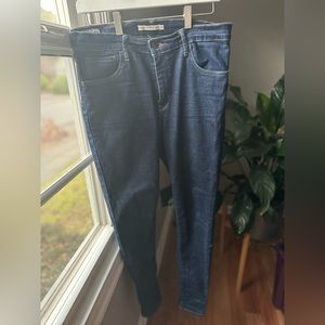 Levi’s 720 high rise super skinny size 31 dark wash